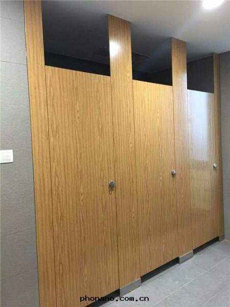 鋁(lǚ)蜂窩闆衛生(shēng)間(jiān)隔斷