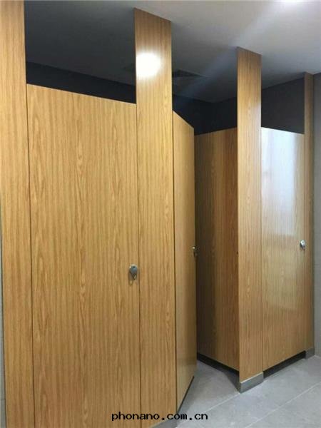 鋁(lǚ)蜂窩闆衛生(shēng)間(jiān)隔斷