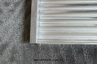 鋁(lǚ)瓦(wǎ)楞闆和(hé)鋁(lǚ)單闆的(de)區(qū)别