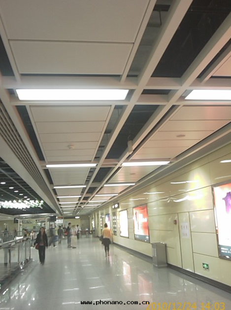 鋁(lǚ)蜂窩闆的(de)材質(zhì)及(jí)構造