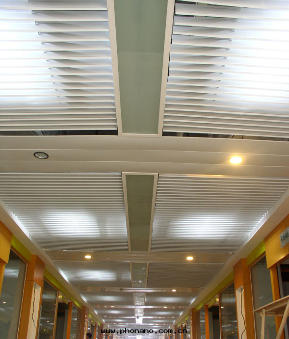 鋁(lǚ)蜂窩闆夾层(céng)結構優點(diǎn)