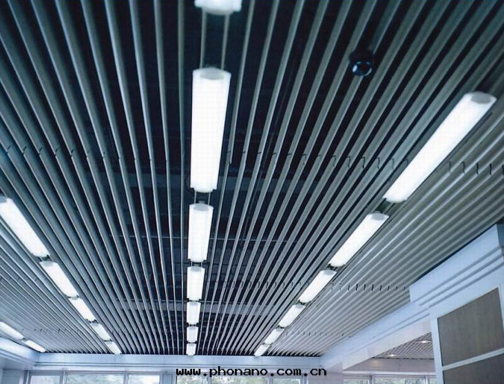 鋁(lǚ)蜂窩闆为(wèi)何大(dà)規模應(yìng)用(yòng)