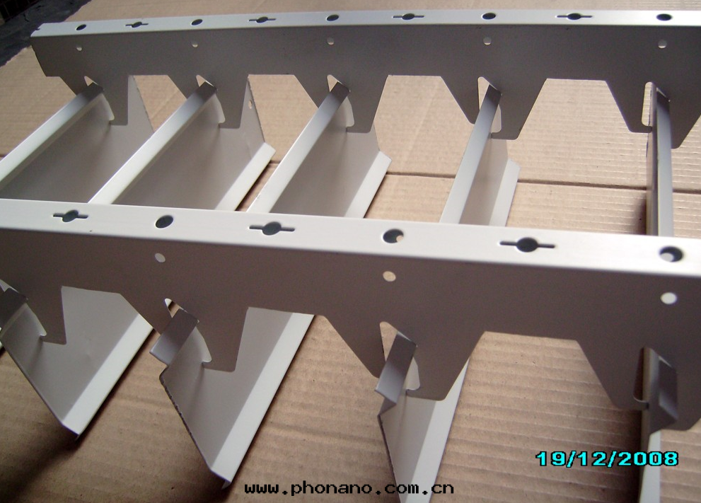 衛生(shēng)間(jiān)要選擇镂空(kōng)花(huā)型鋁(lǚ)蜂窩闆