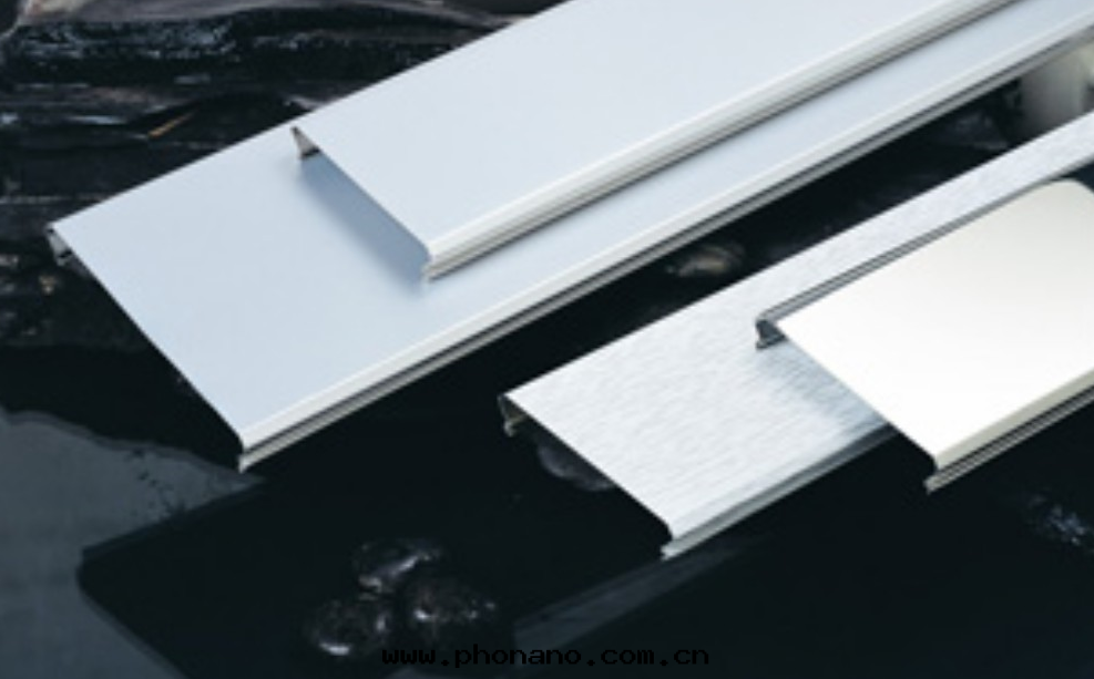 鋁(lǚ)單闆的(de)脫穎而(ér)出(chū)