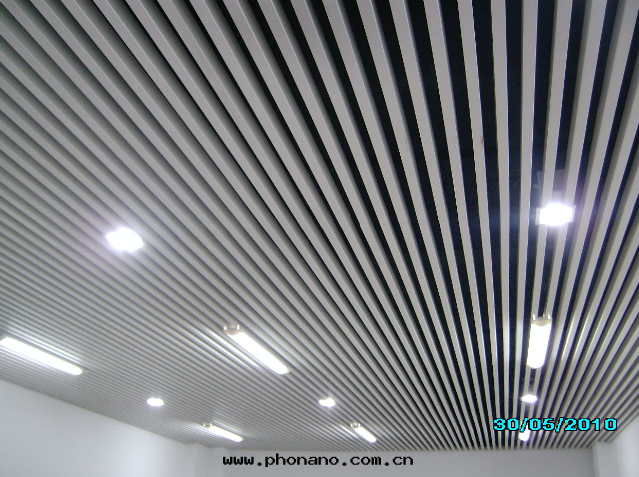 鋁(lǚ)蜂窩闆吊頂未来的(de)發(fà)展方向(xiàng)如(rú)何?
