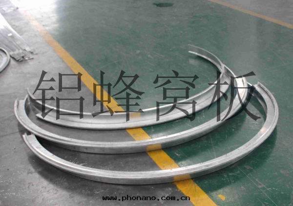 鋁(lǚ)單闆與(yǔ)鋁(lǚ)蜂窩闆不(bù)同(tóng)