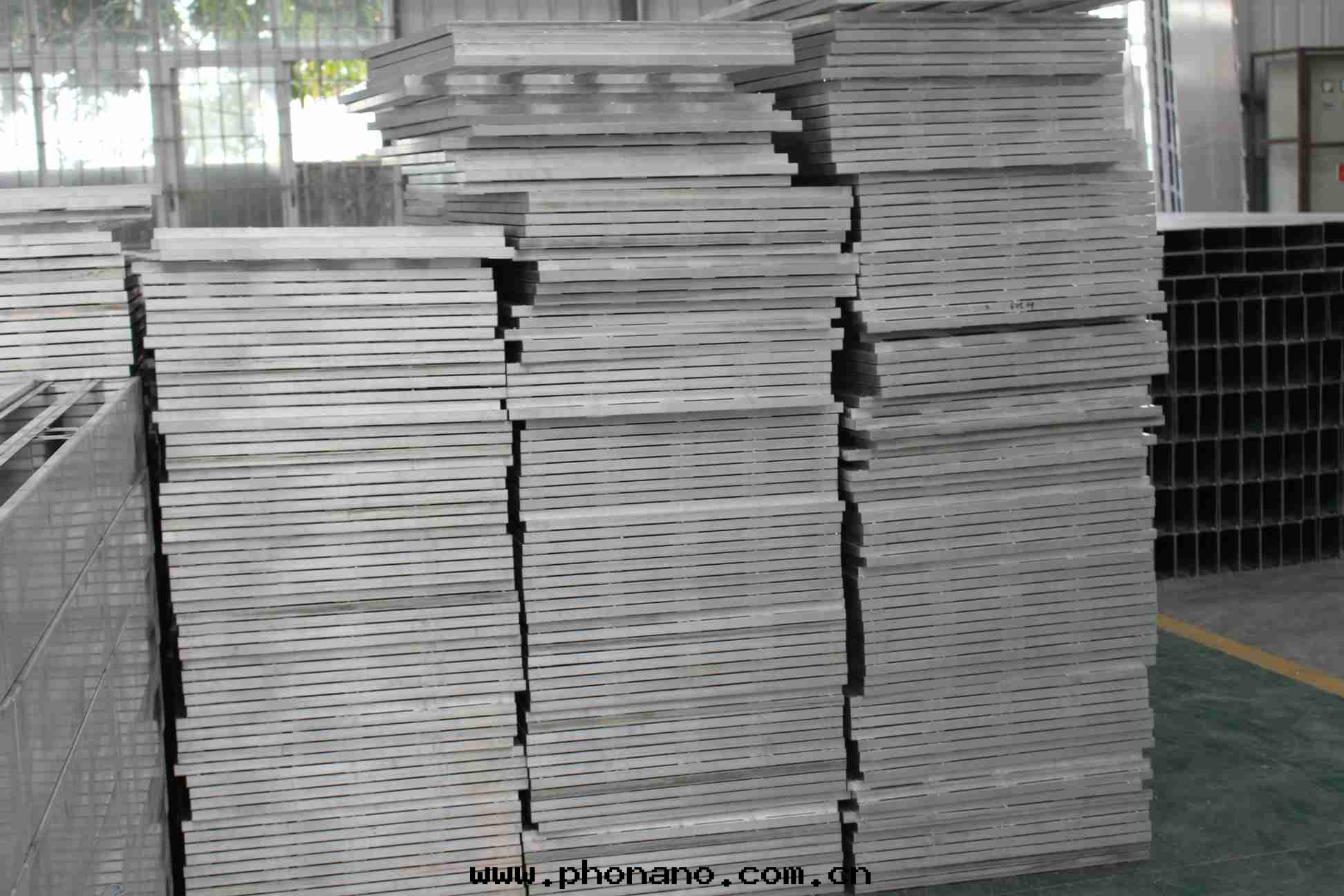 鋁(lǚ)蜂窩闆的(de)安(ān)裝(zhuāng)过程中(zhōng)出(chū)現(xiàn)的(de)質(zhì)量(liàng)問(wèn)題(tí)分(fēn)析及(jí)其防治措施