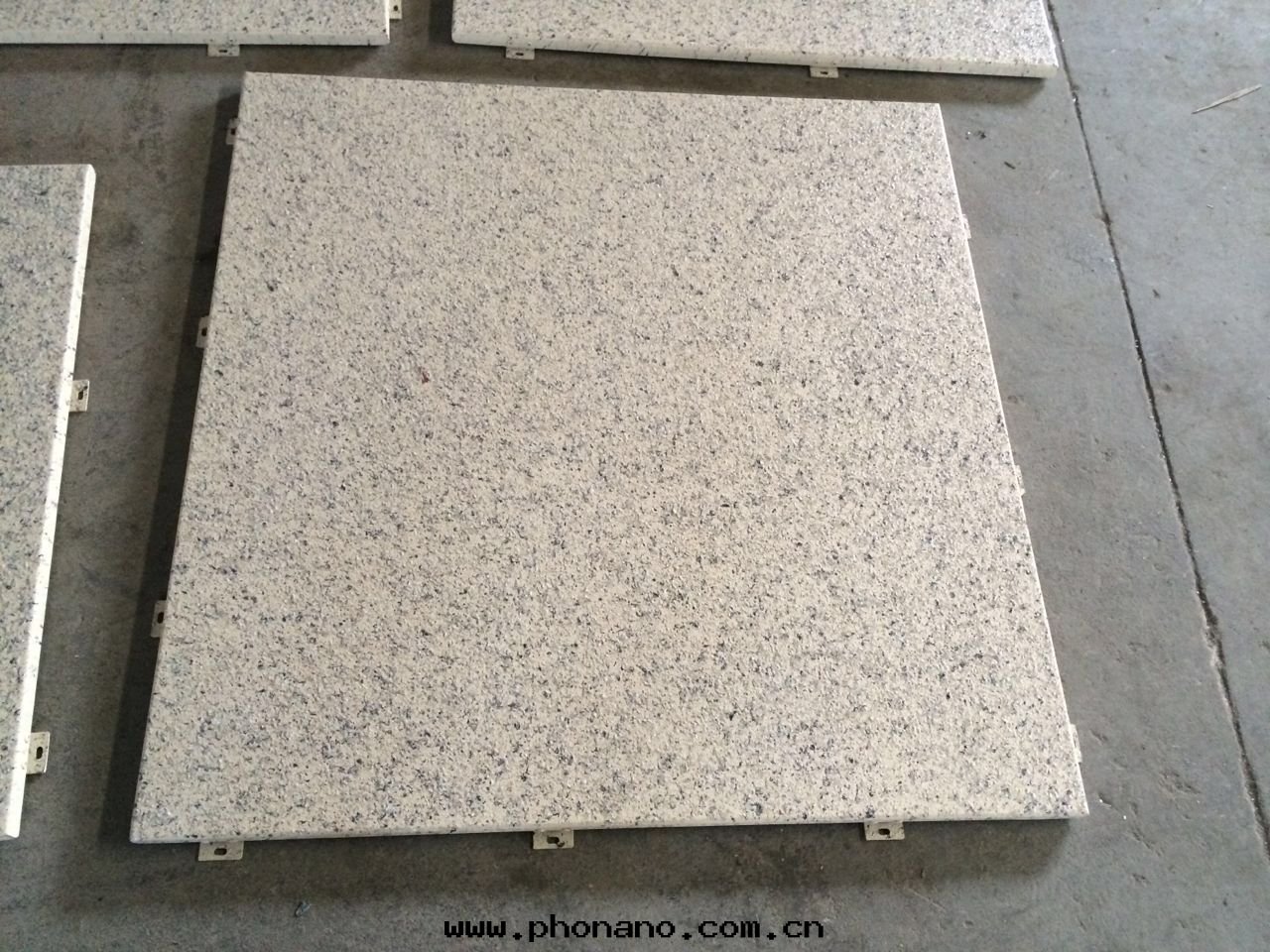 彩色(sè)不(bù)锈鋼(gāng)蜂窩闆的(de)介紹