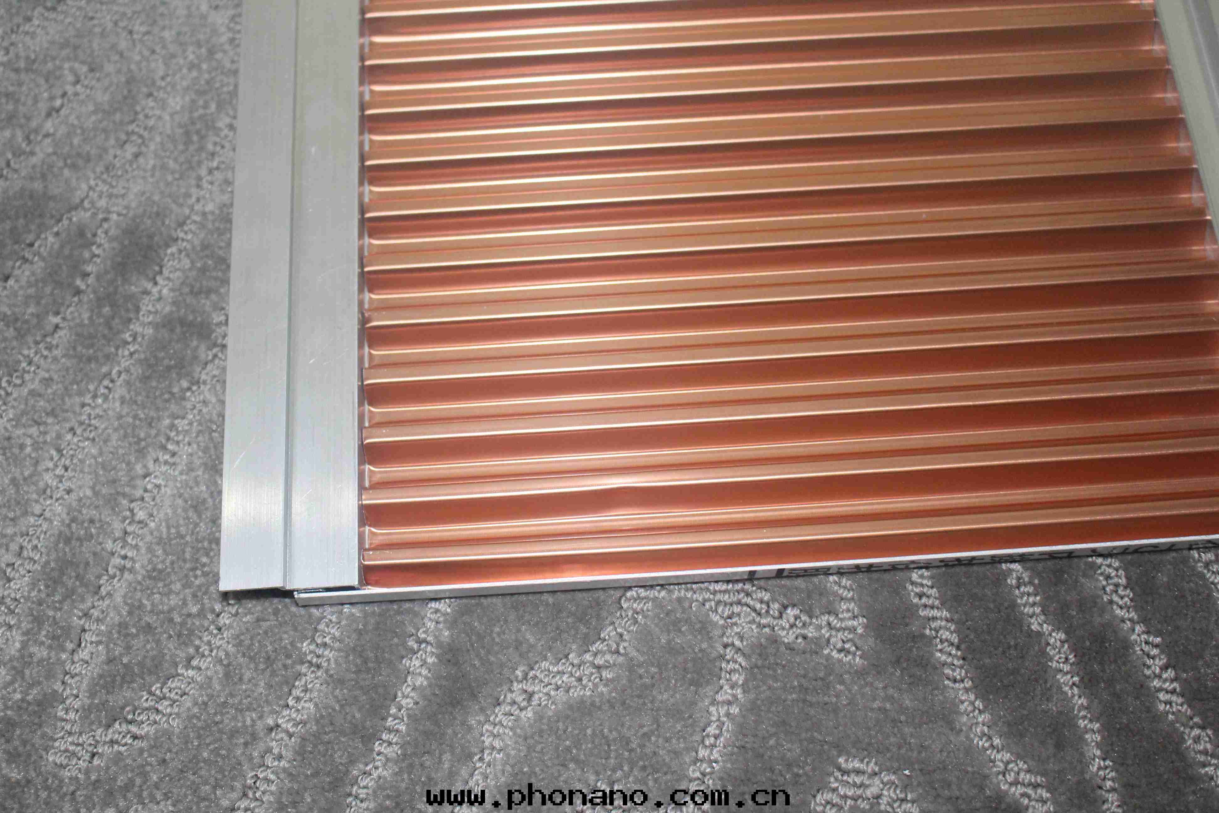 鋁(lǚ)瓦(wǎ)楞闆幕牆(qiáng)的(de)關(guān)鍵要點(diǎn)