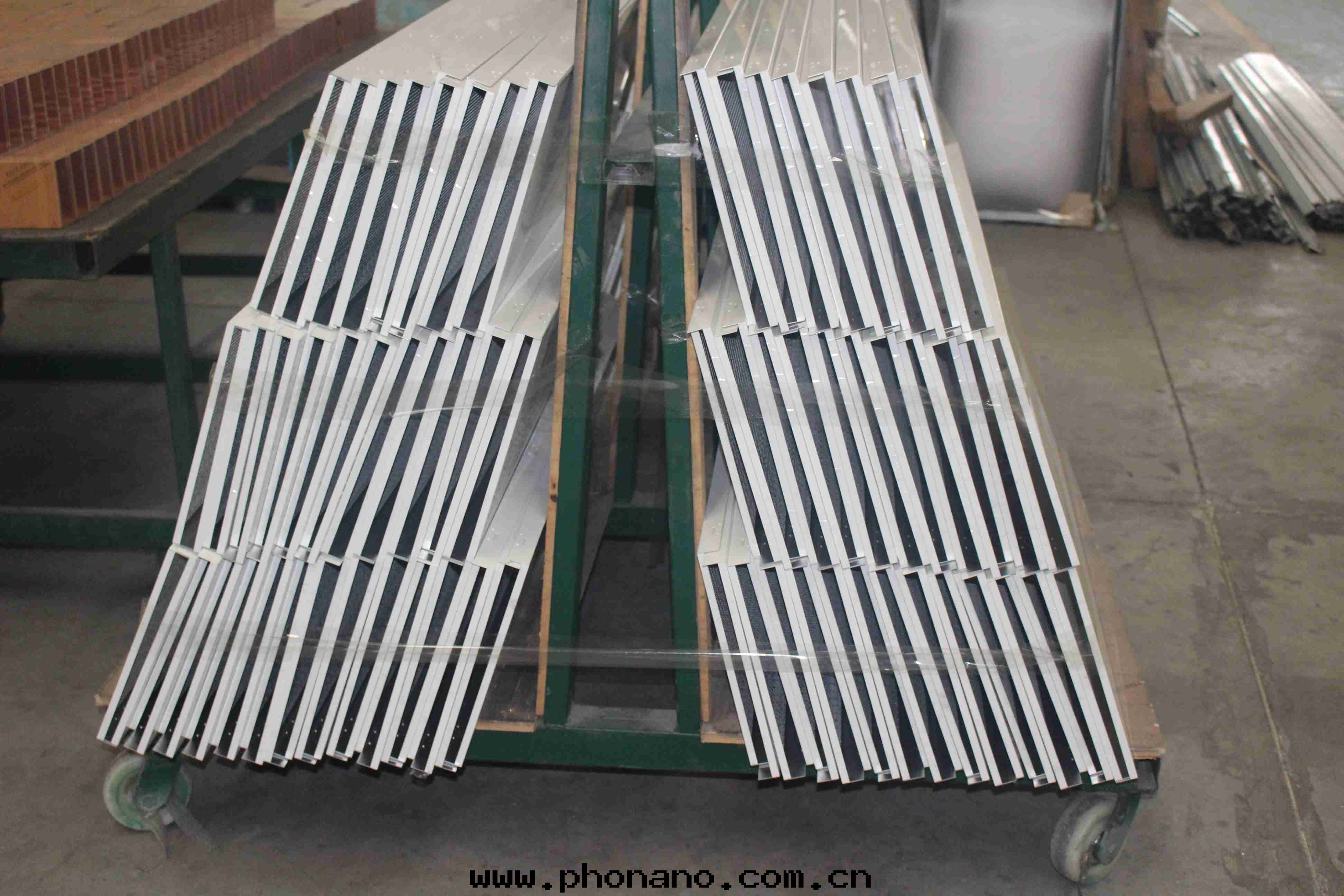 鋁(lǚ)蜂窩闆新(xīn)裝(zhuāng)修会(huì)不(bù)会(huì)有(yǒu)异(yì)味?