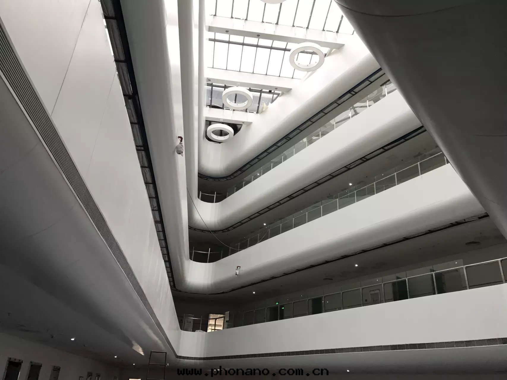 鋁(lǚ)蜂窩闆廠(chǎng)家(jiā)教您如(rú)何分(fēn)辨質(zhì)量(liàng)好(hǎo)壞