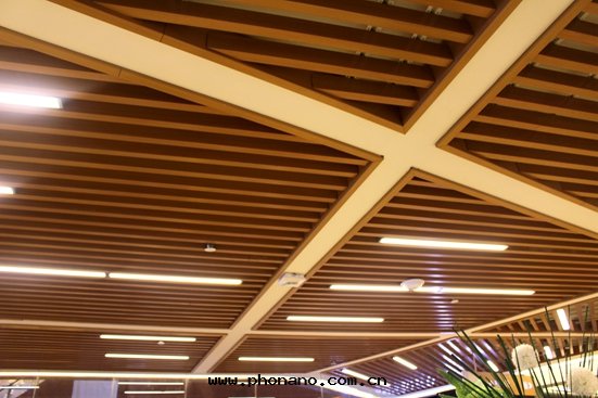 鋁(lǚ)蜂窩闆案(àn)例