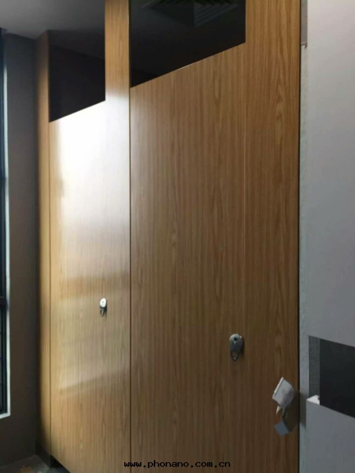 鋁(lǚ)蜂窩闆衛生(shēng)間(jiān)隔斷