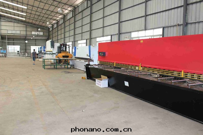 鋁(lǚ)型材組裝(zhuāng)車間(jiān) 鋁(lǚ)型材組裝(zhuāng)車間(jiān)