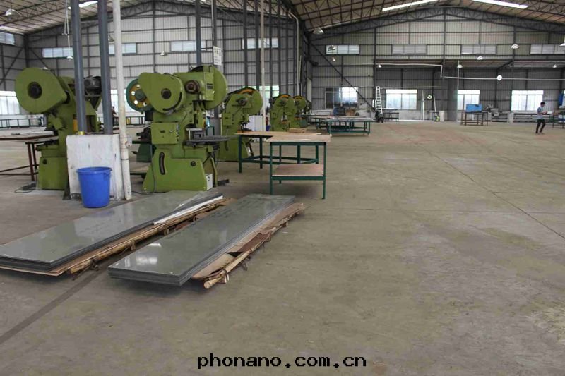 鋁(lǚ)型材組裝(zhuāng)車間(jiān) 鋁(lǚ)型材組裝(zhuāng)車間(jiān)